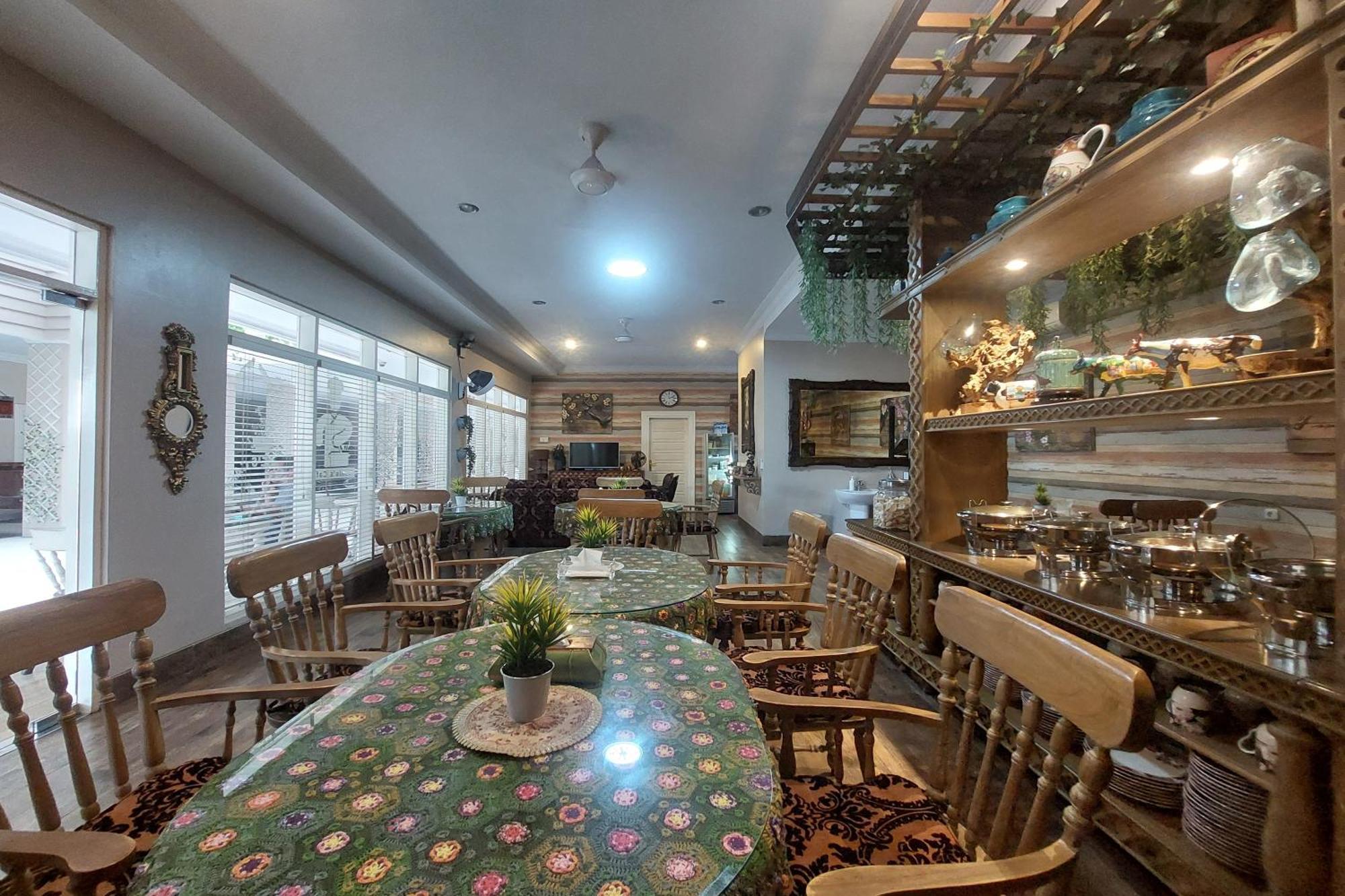 Nonie'S Huis Hotel Medan Exterior foto