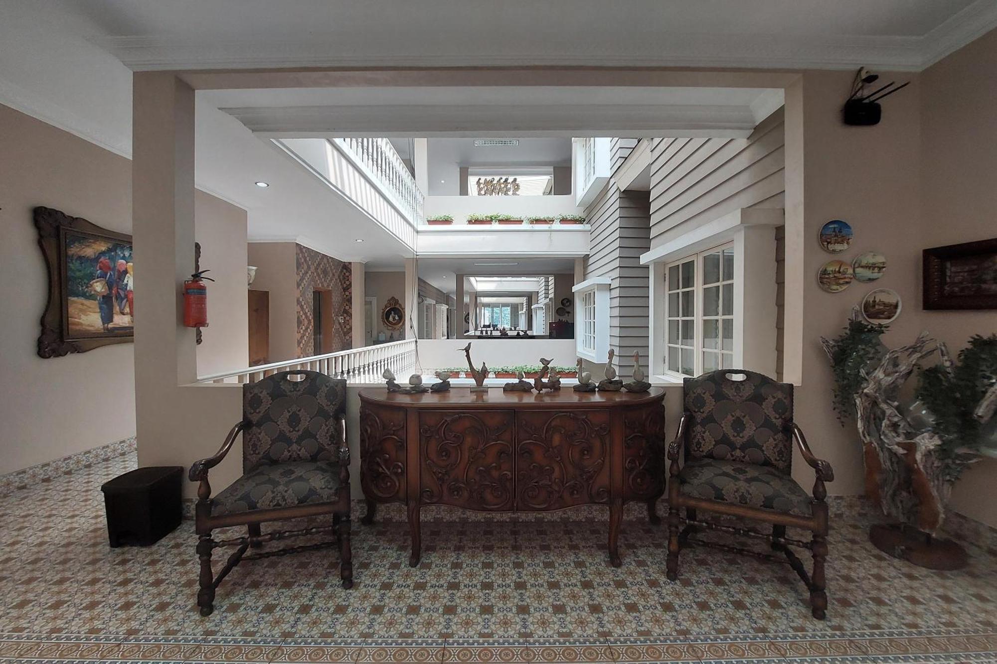 Nonie'S Huis Hotel Medan Exterior foto