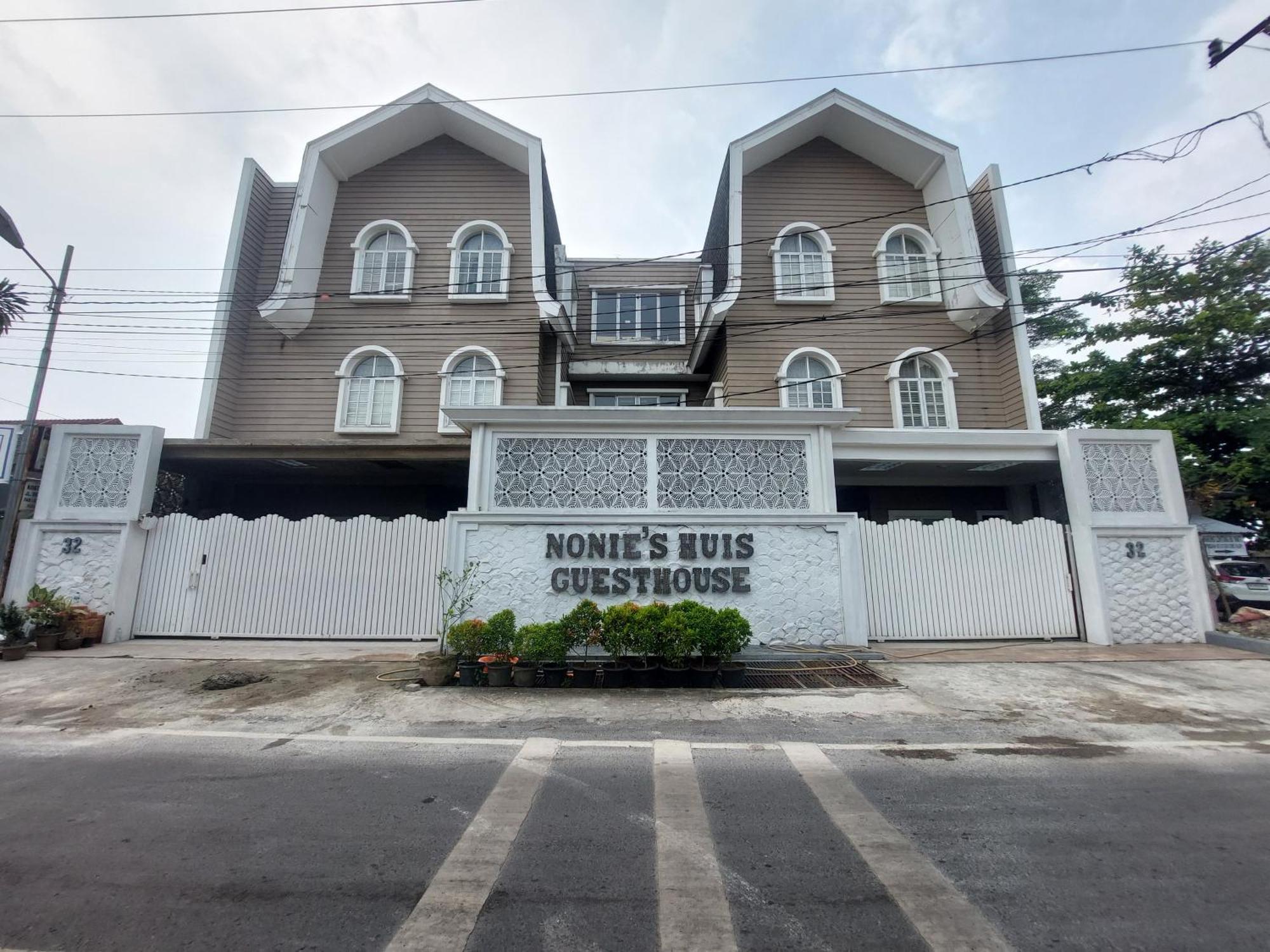 Nonie'S Huis Hotel Medan Exterior foto
